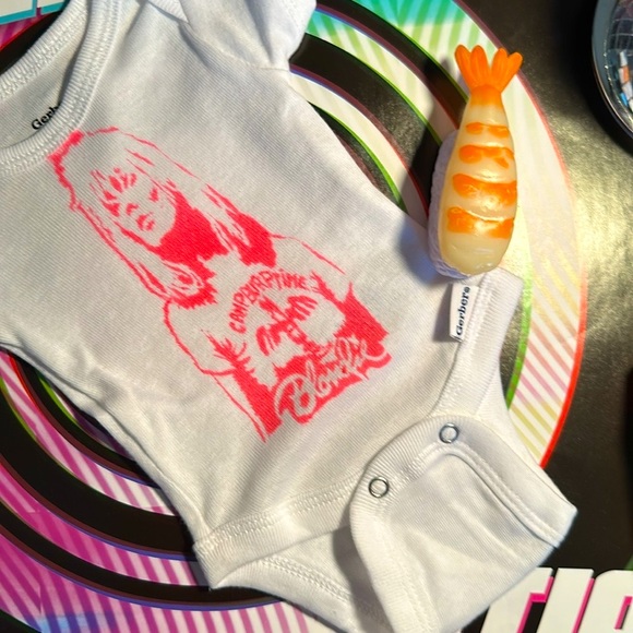 BLONDIE Debbie Harry inspired Camp Funtime soft graffiti baby onesie Preemie - Picture 9 of 10